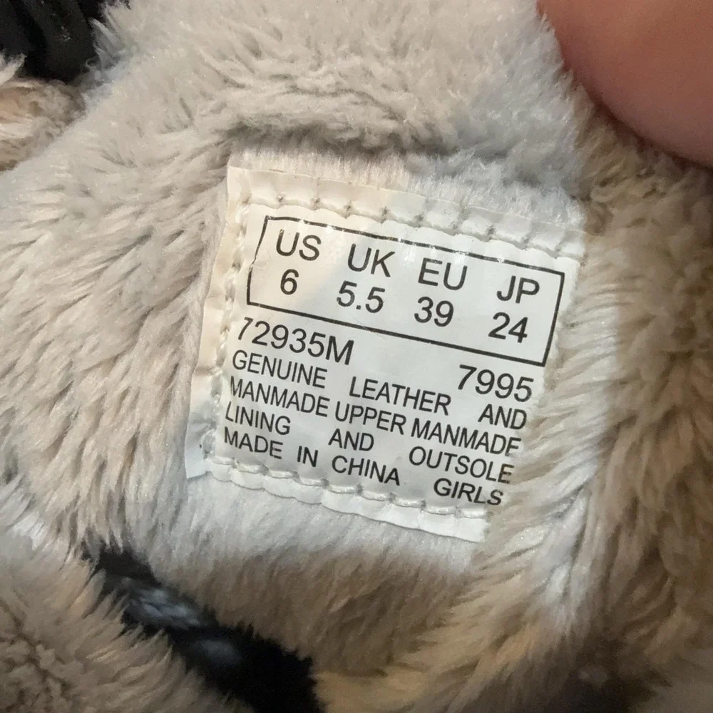 Timberland Boots Girls Size 6 Black Puffer Snow Fur Lined Winter 72935M